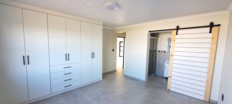 4 Bedroom Property for Sale in Hoogland Western Cape